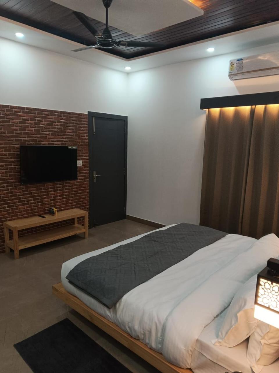 Red Roof Inn Ramnagar  Exterior photo